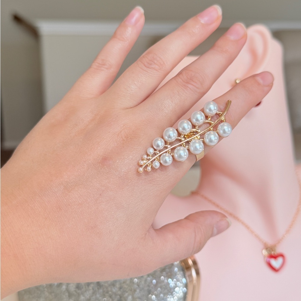 🌷 Elegant Gold and Pearl Women's Ring - Picture 6 of 8